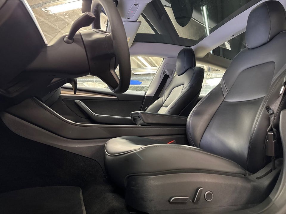 Tesla Model 3 Long Range RWD 4d