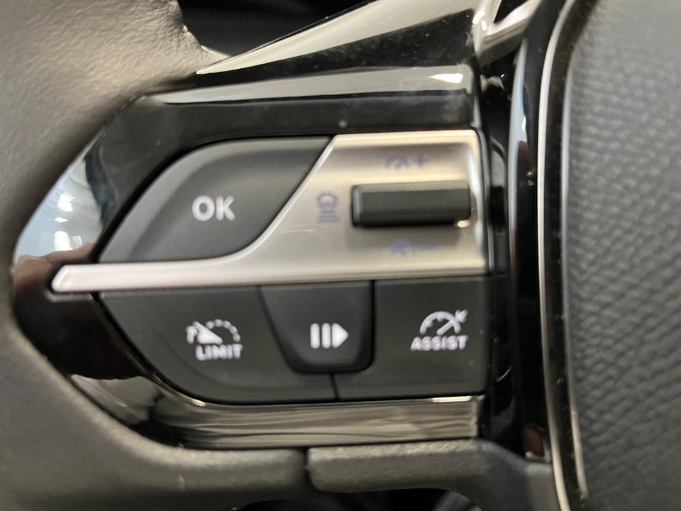 Peugeot 308 1,6 Hybrid First Selection+ EAT8 5d