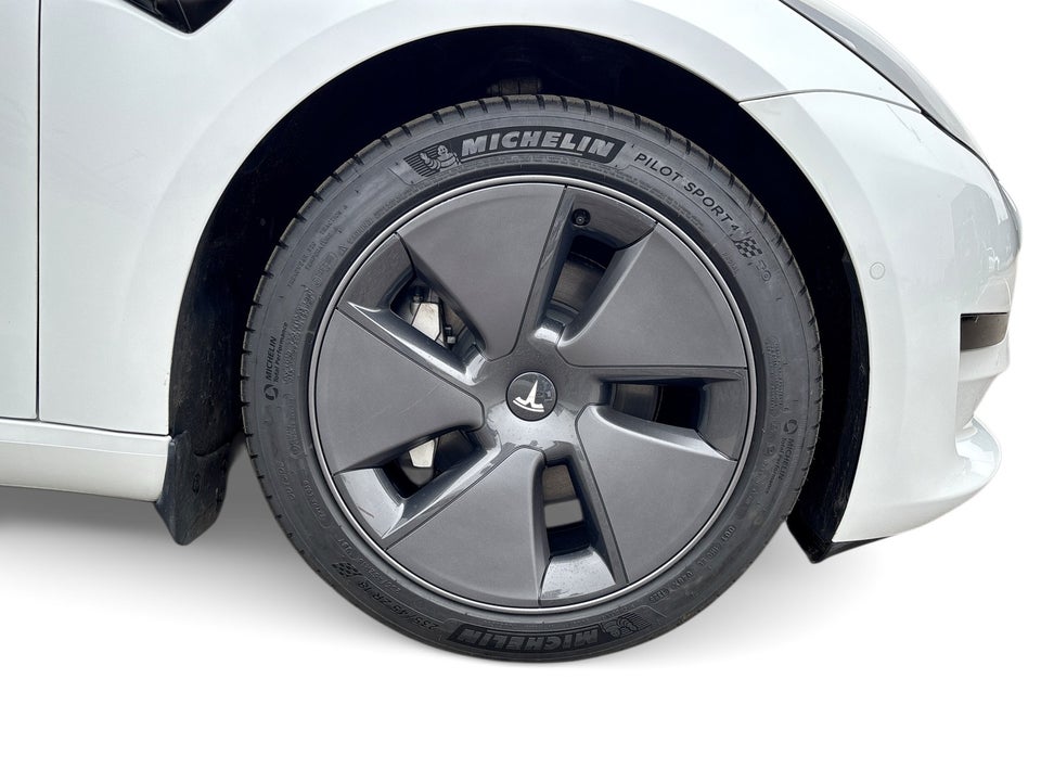 Tesla Model 3 Standard Range+ RWD 4d