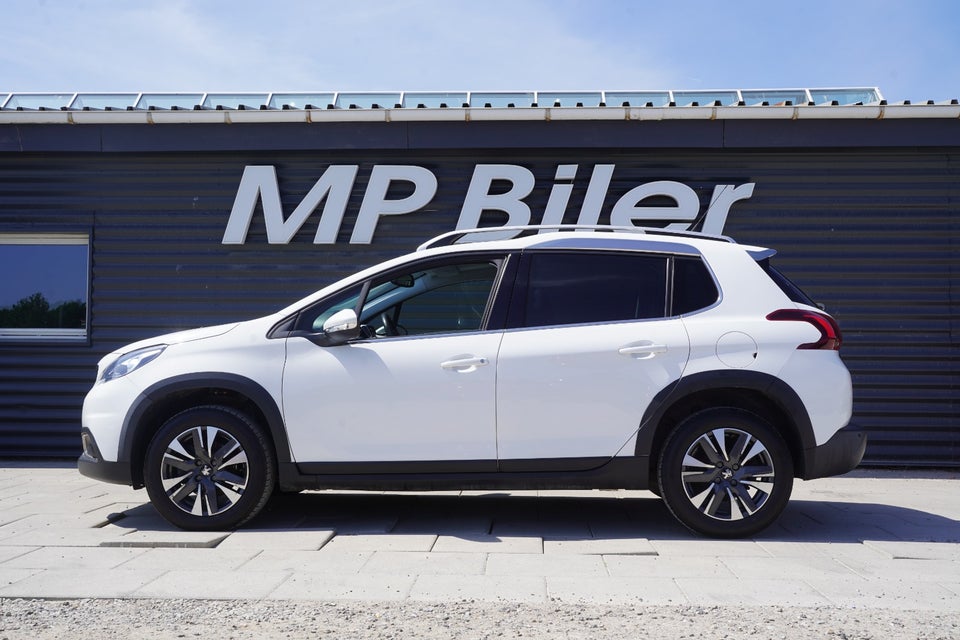Peugeot 2008 1,2 e-THP 110 Selection Sky 5d