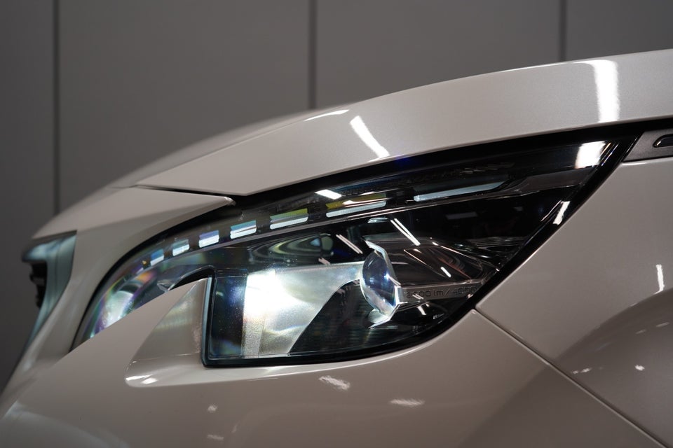 Peugeot 3008 1,6 Hybrid4 Allure Pack Limited EAT8 5d