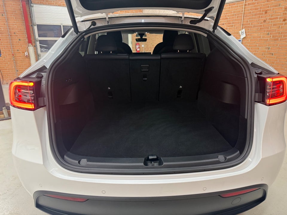 Tesla Model Y Long Range AWD 5d