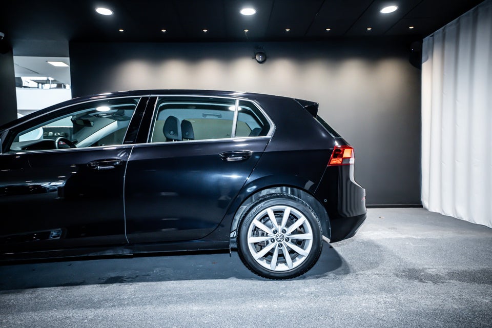 VW Golf VIII 1,4 eHybrid Style 75 Years Edition DSG 5d