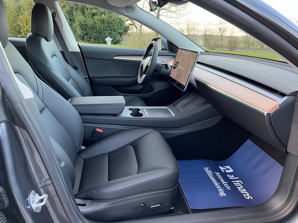 Tesla Model 3 Standard Range+ RWD 4d