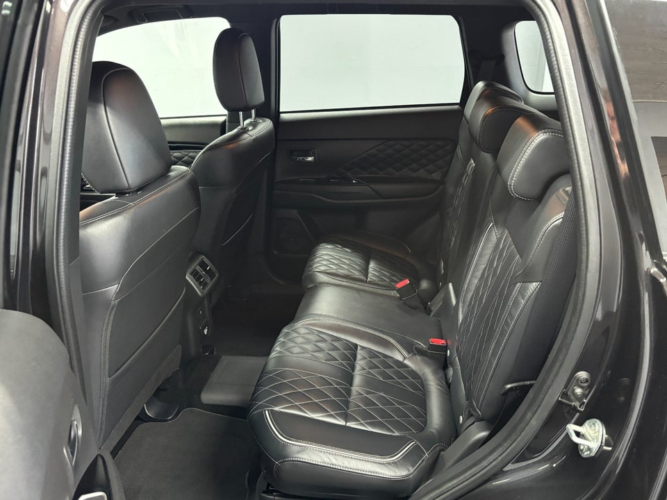 Mitsubishi Outlander 2,4 PHEV Instyle CVT 4WD 5d