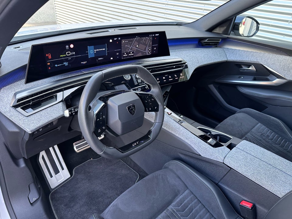 Peugeot e-3008 77 GT Pack 5d