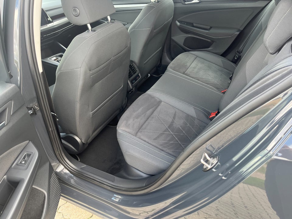 VW Golf VIII 1,4 eHybrid DSG 5d
