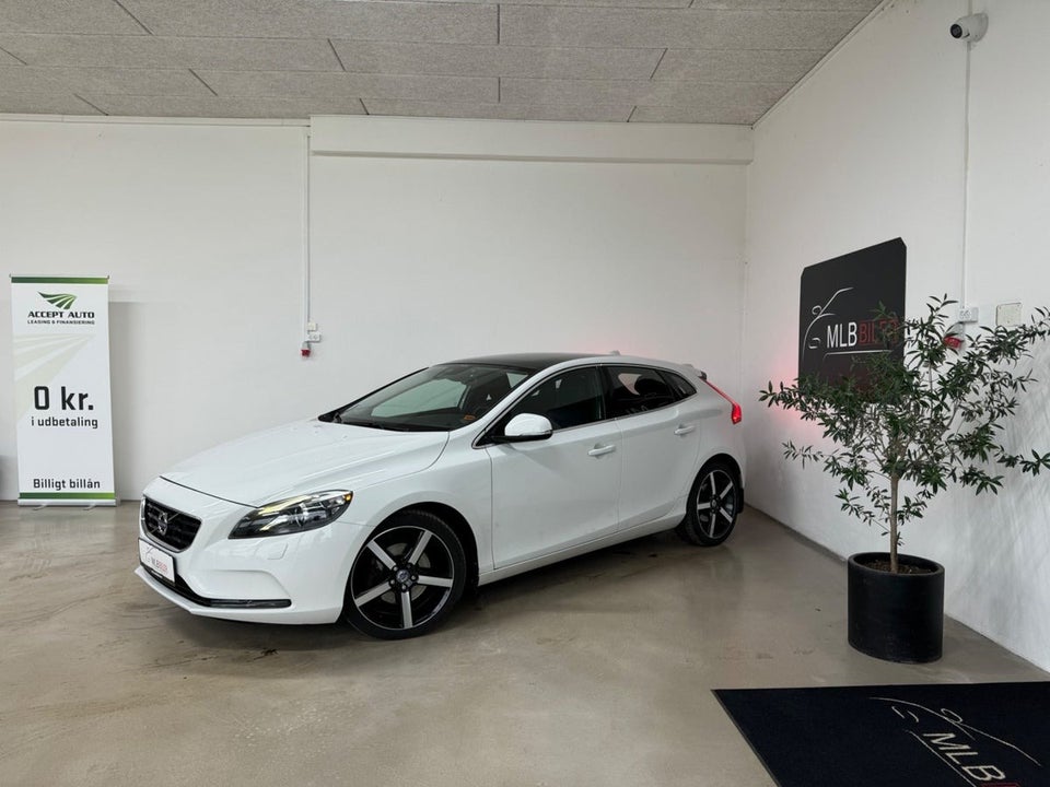 Volvo V40 1,6 T3 150 Momentum 5d