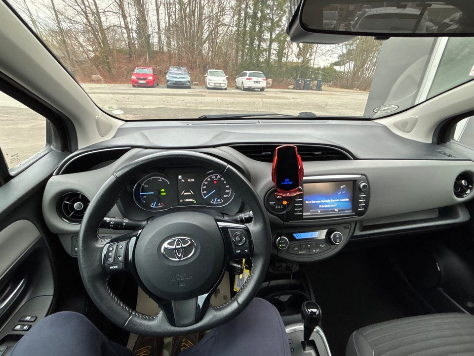 Toyota Yaris 1,5 Hybrid H1 e-CVT 5d
