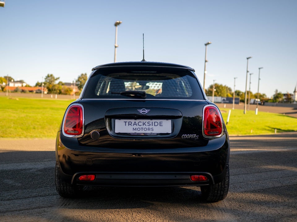 MINI Cooper SE Essential 3d
