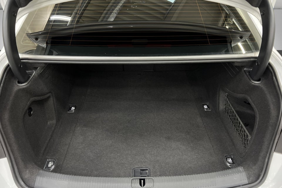 Audi A4 40 TFSi Advanced S-tr. 4d