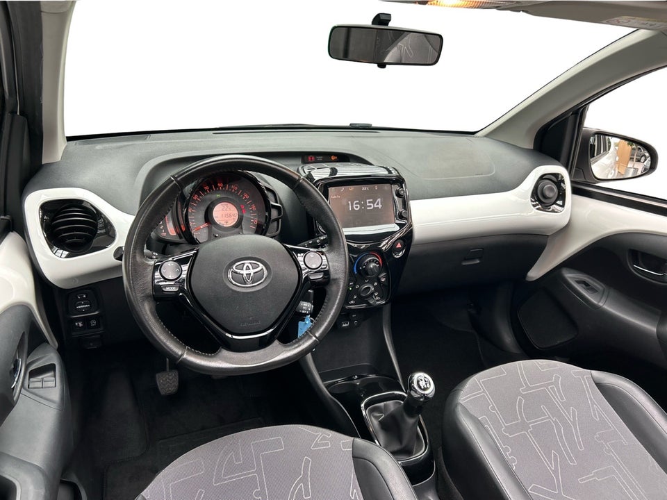 Toyota Aygo 1,0 VVT-i x-wave Sky 5d