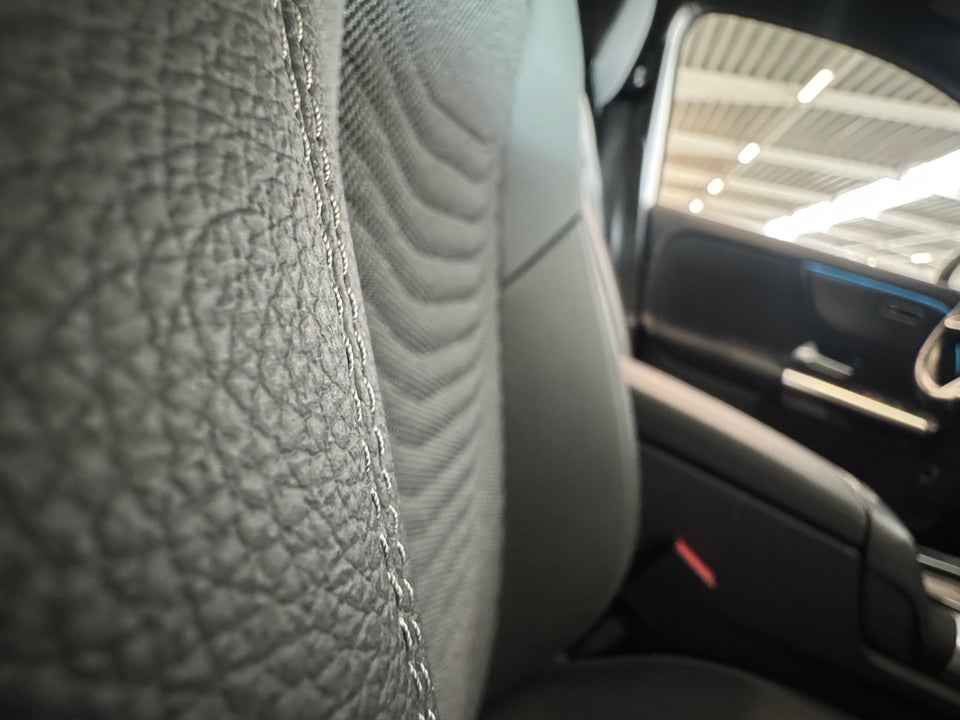 Mercedes EQA300 Progressive 4Matic 5d