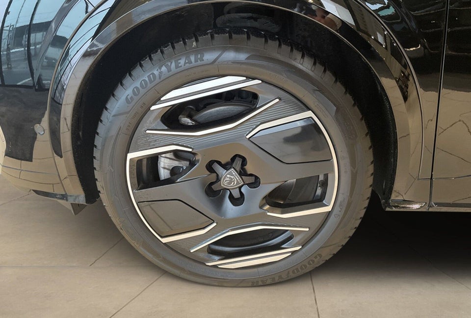 Peugeot e-3008 77 GT Pack 5d
