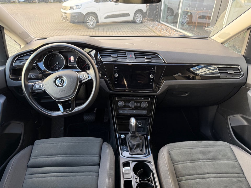 VW Touran 2,0 TDi 150 Highline+ DSG Van 5d