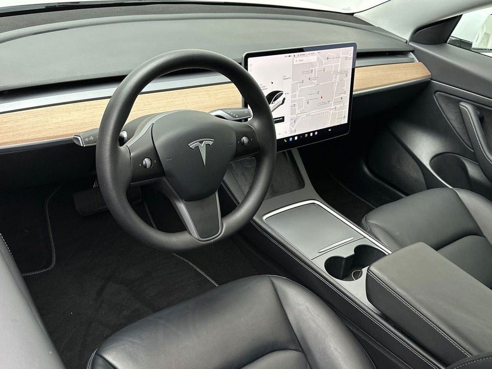 Tesla Model 3 Standard Range+ RWD 4d