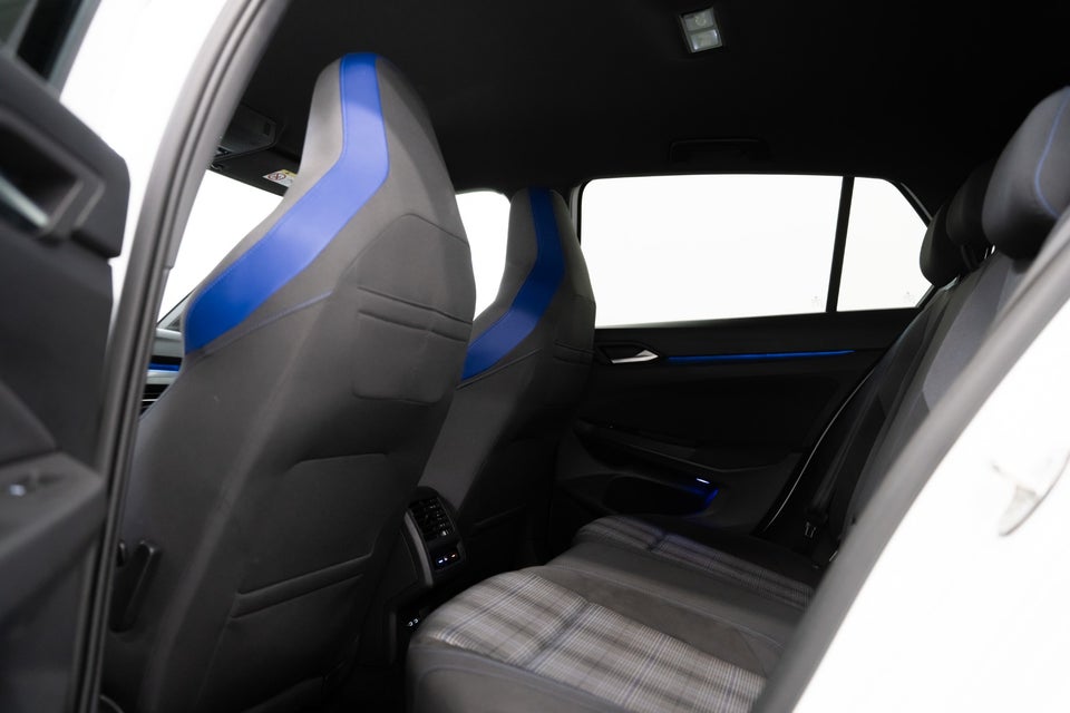 VW Golf VIII 1,4 GTE DSG 5d