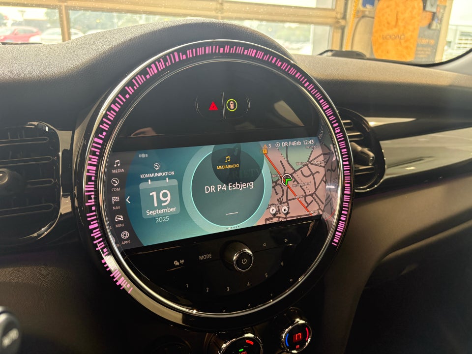 MINI Cooper SE Essential 3d