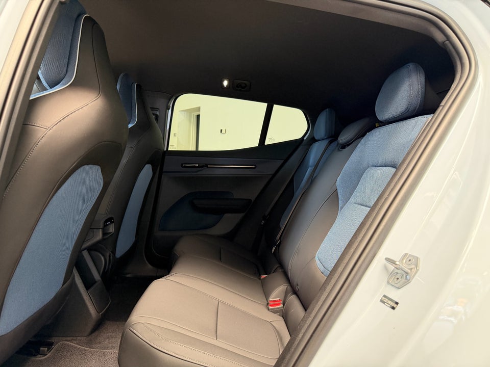 Volvo EX30 Extended Range Plus 5d