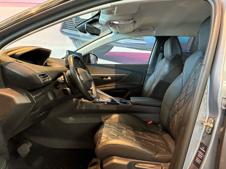 Peugeot 3008 1,6 Hybrid Allure Pack Limited EAT8 5d