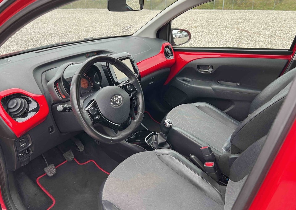 Toyota Aygo 1,0 VVT-i x-wave Sky 5d