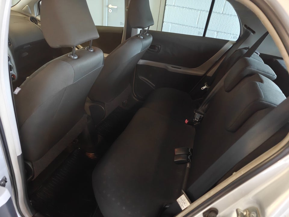 Toyota Yaris 1,0 Terra 5d