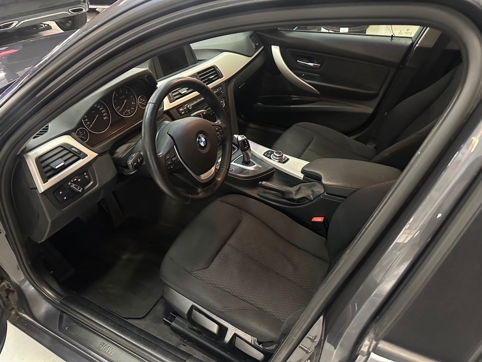 BMW 320d 2,0 Touring aut. 5d