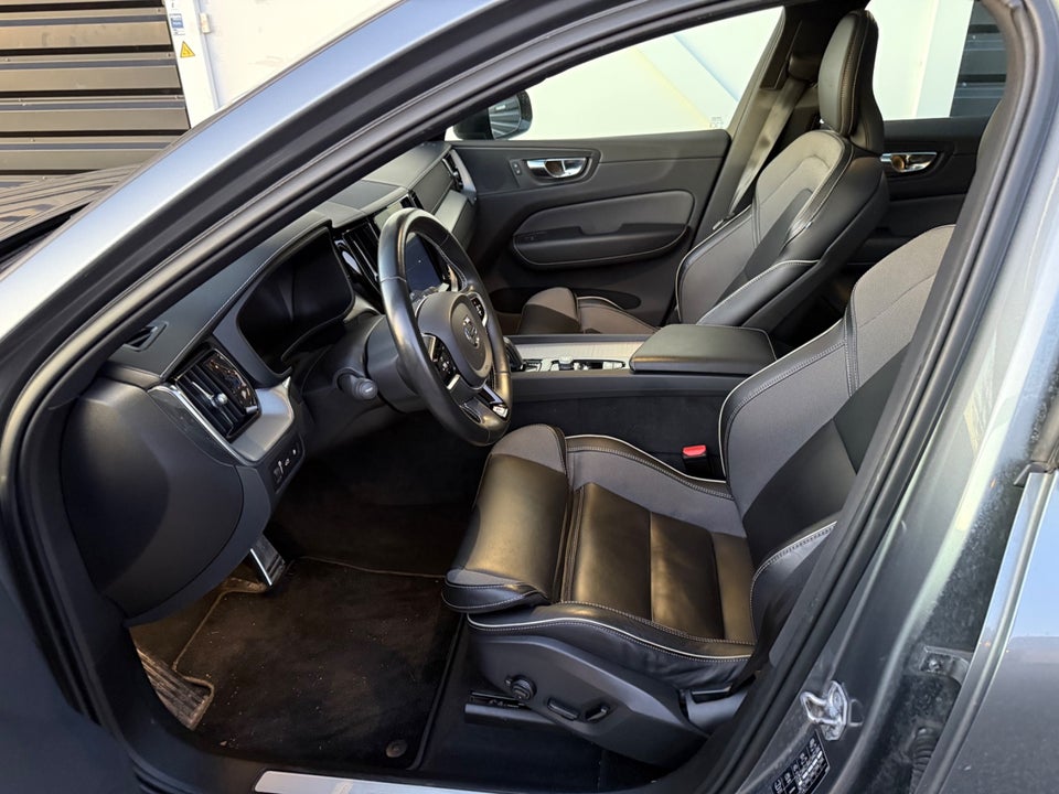 Volvo XC60 2,0 T8 390 R-Design aut. AWD 5d