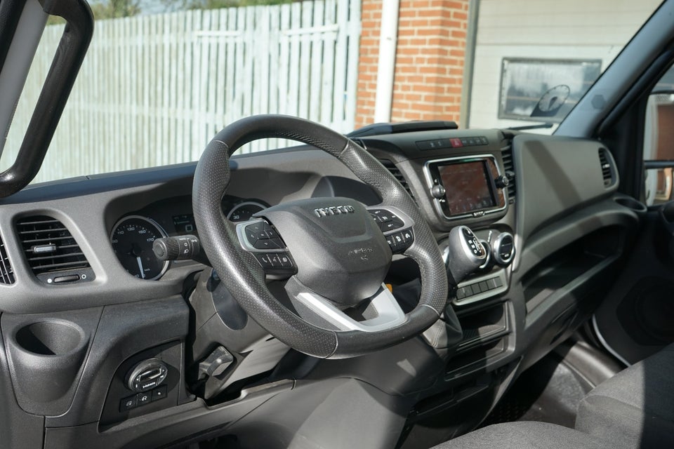 Iveco Daily 3,0 35S18 4100mm Box m/lift AG8