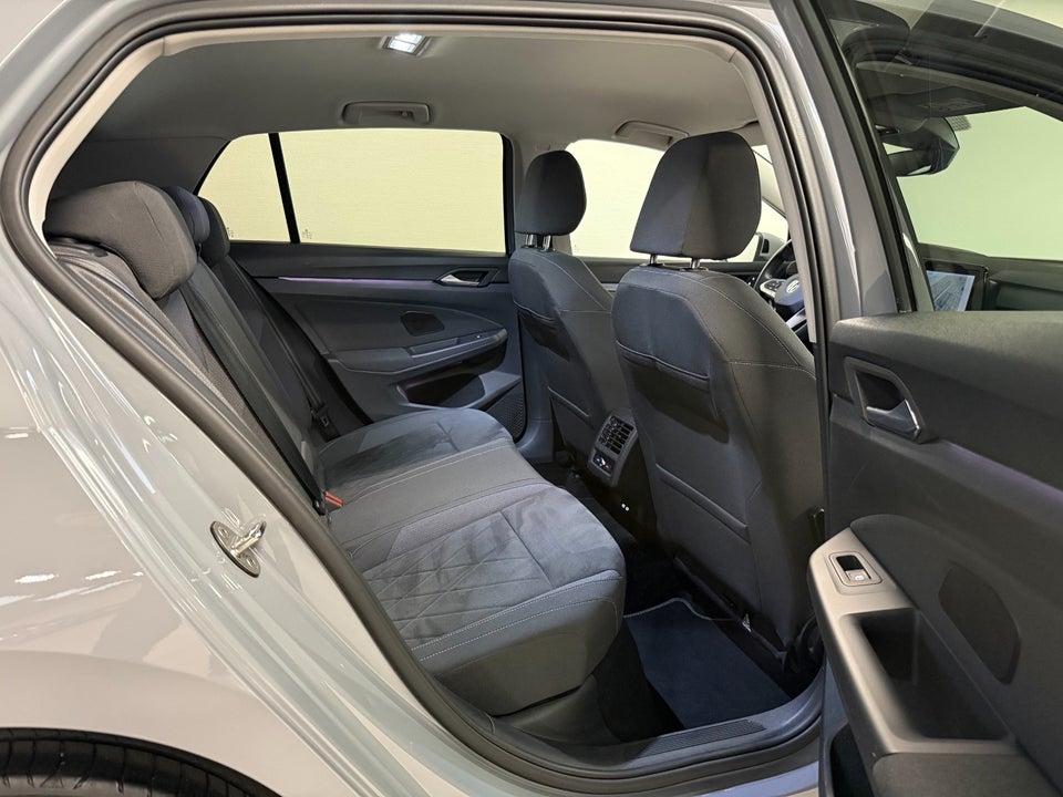 VW Golf VIII 2,0 TDi 150 Style DSG 5d