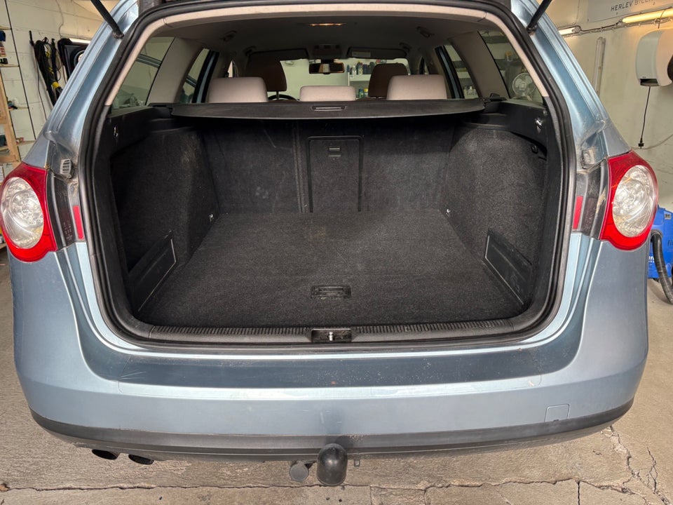 VW Passat 2,0 FSi Trendline Variant 5d