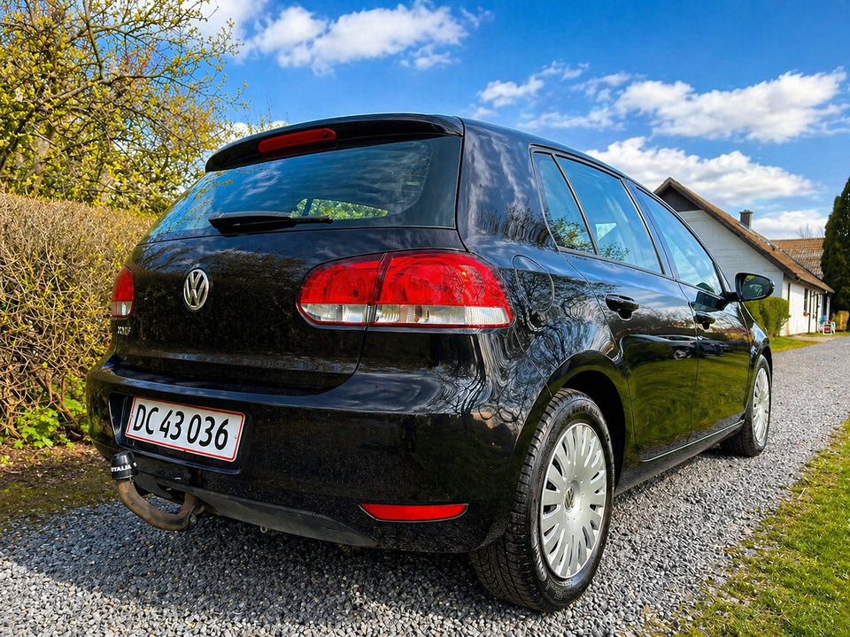 VW Golf VI 1,6 TDi 105 Highline BMT 5d