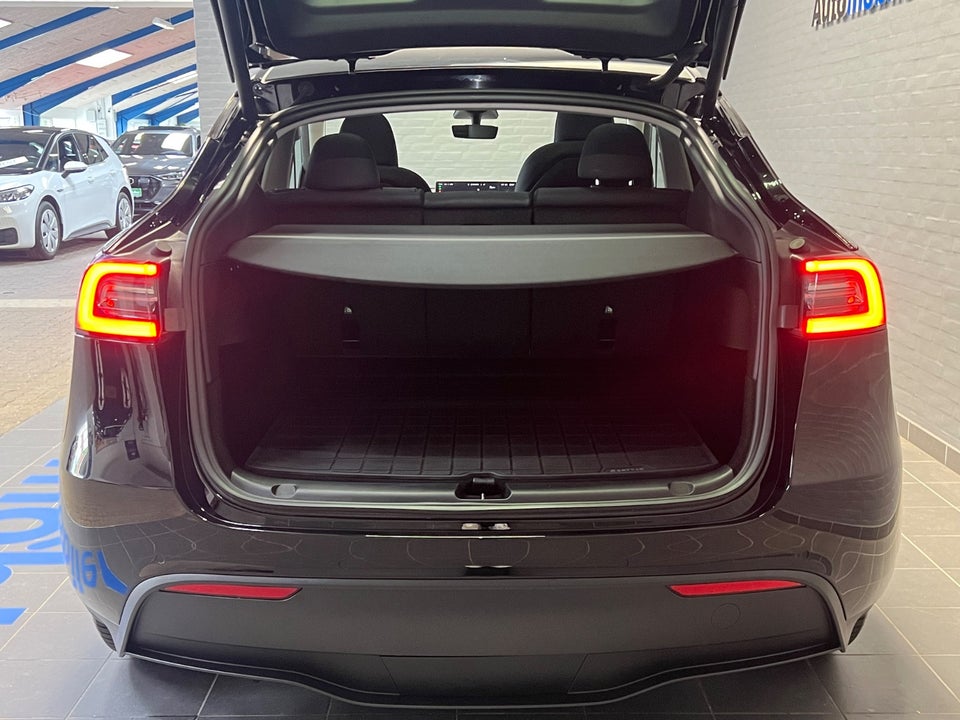 Tesla Model Y Long Range AWD 5d