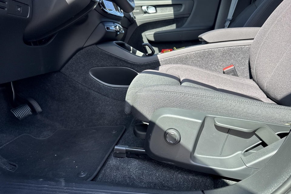 Volvo EX40 Standard Range Plus 5d