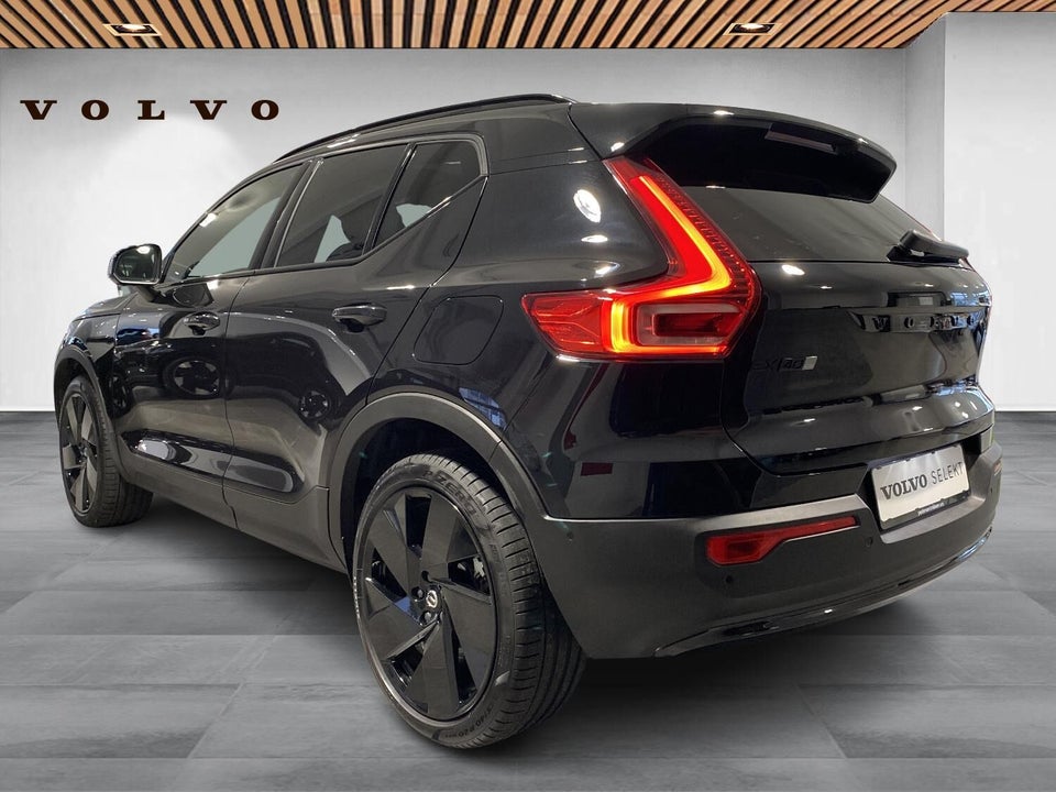 Volvo EX40 Extended Range Black Edition 5d
