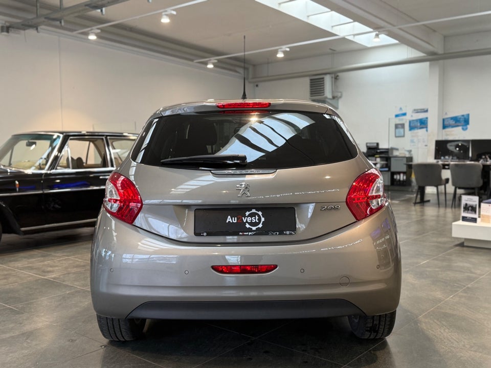 Peugeot 208 1,2 VTi Allure Sky 5d