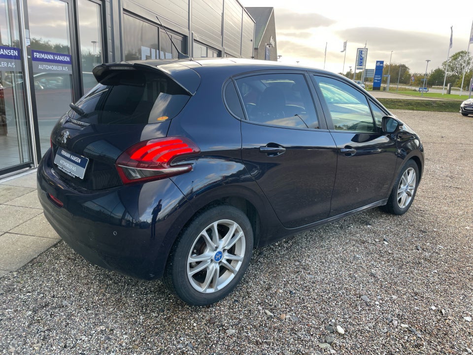 Peugeot 208 1,5 BlueHDi 100 Signature Sky 5d