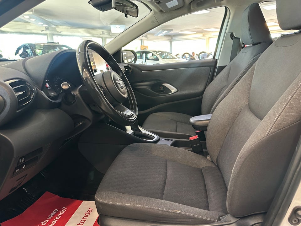 Toyota Yaris 1,5 Hybrid H1 e-CVT 5d