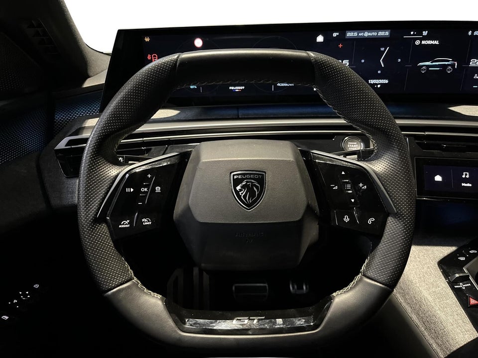 Peugeot e-3008 77 GT Pack 5d