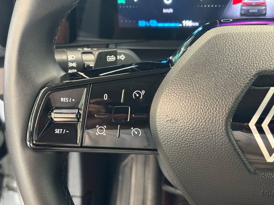 Renault Megane E-Tech 40 Equilibre 5d