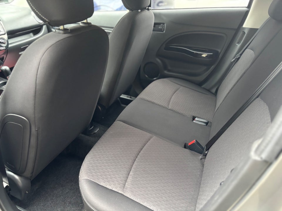 Mitsubishi Space Star 1,2 Invite+ CVT 5d