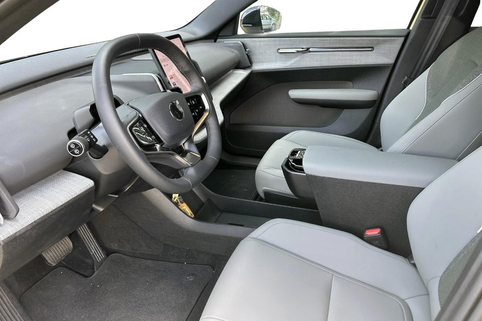 Volvo EX30 Extended Range Plus 5d