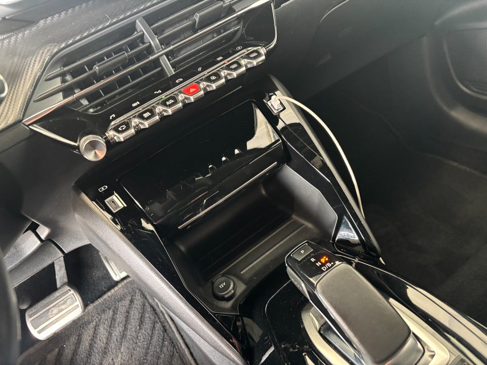 Peugeot e-208 50 GT 5d