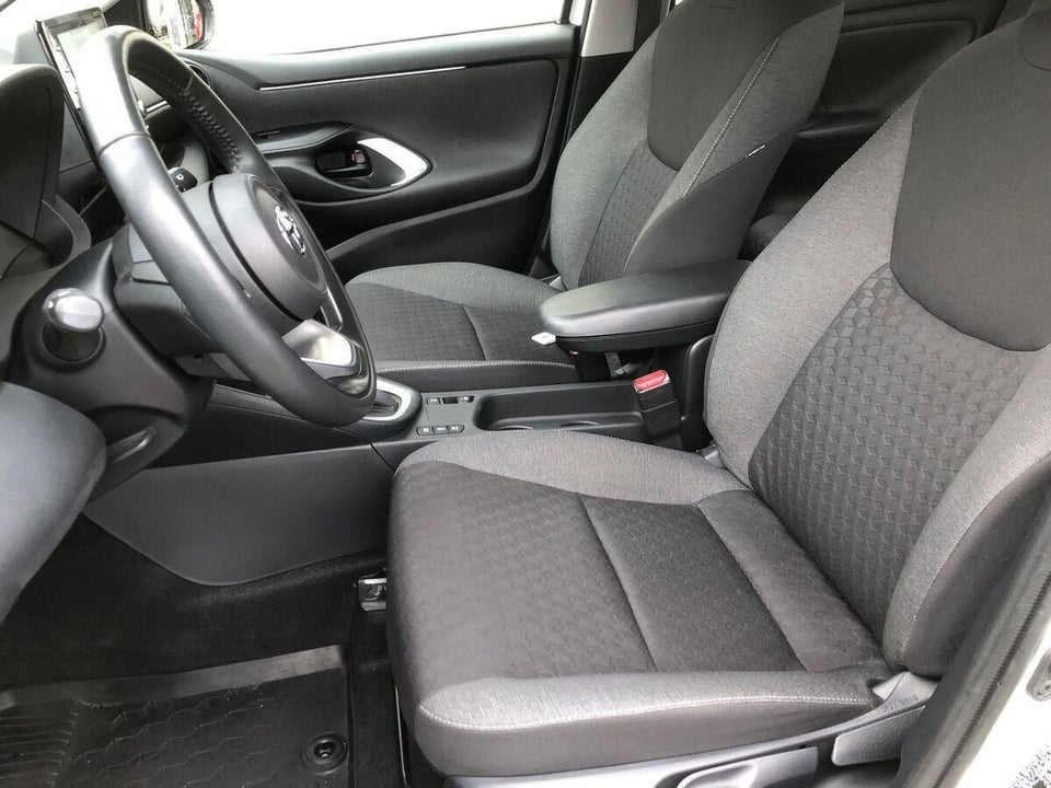 Toyota Yaris 1,5 Hybrid Active Tech e-CVT 5d