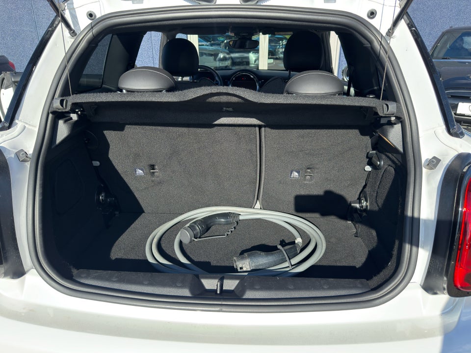 MINI Cooper SE Essential 3d