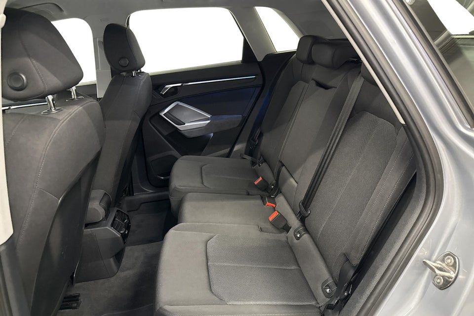 Audi Q3 45 TFSi e Attitude plus S-tr. 5d