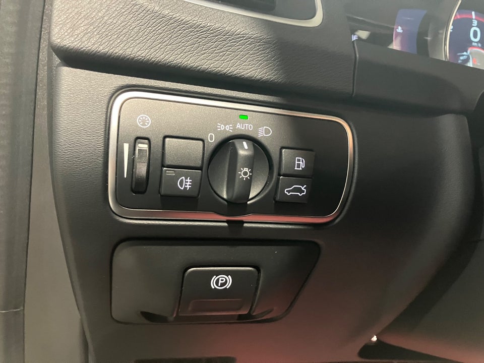 Volvo V60 2,0 D4 190 Summum aut. 5d