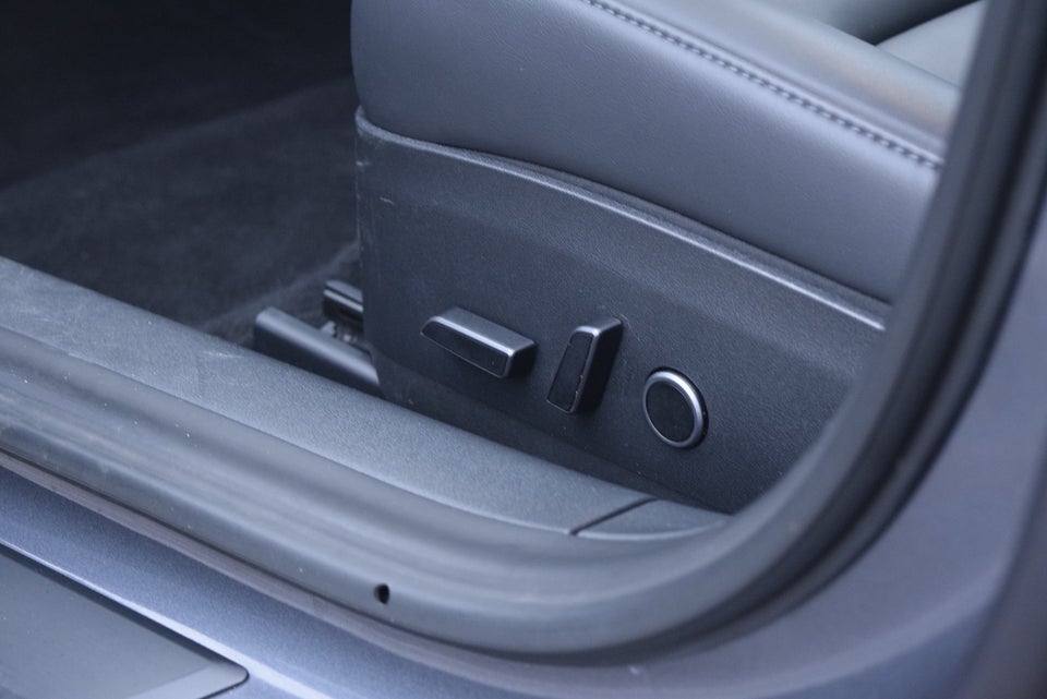 Tesla Model 3 Long Range AWD 4d