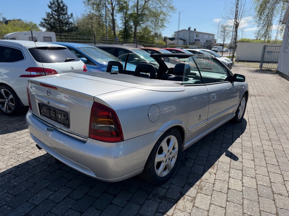 Opel Astra 2,2 16V Cabriolet 2d