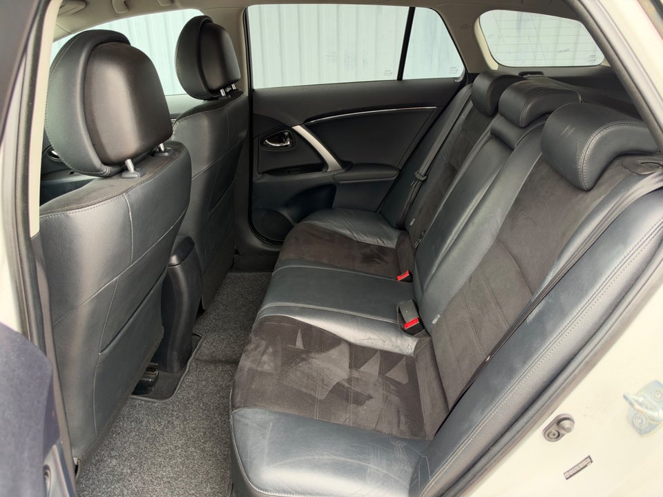 Toyota Avensis 1,8 VVT-i T2 Premium stc. 5d